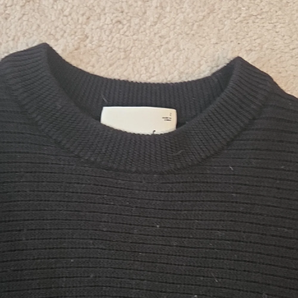 Wilfred Free Aritzia Black Cropped Sweater - Picture 7 of 13